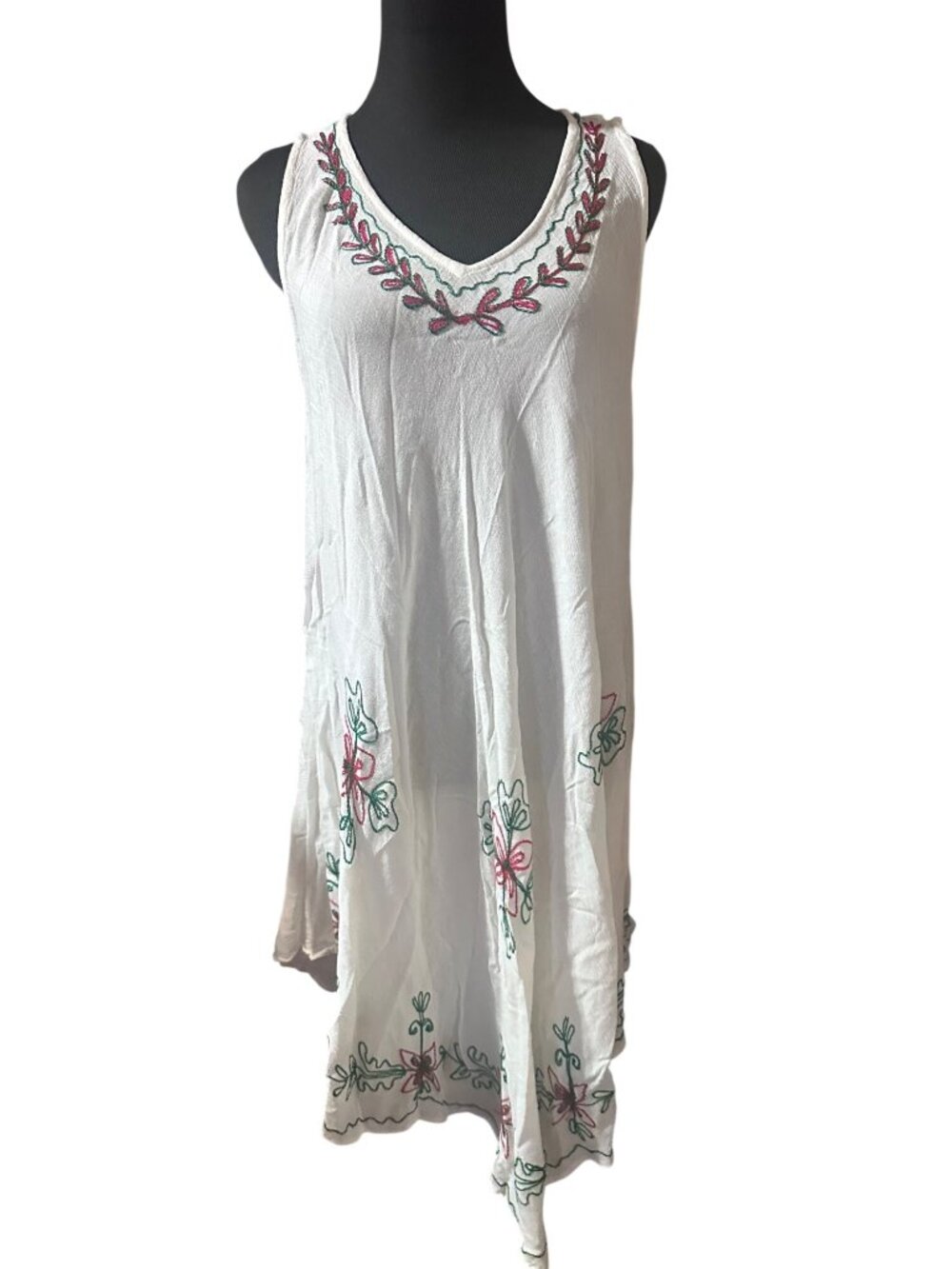 La Mode Hindu red green and white embroidered floral dress size XXL